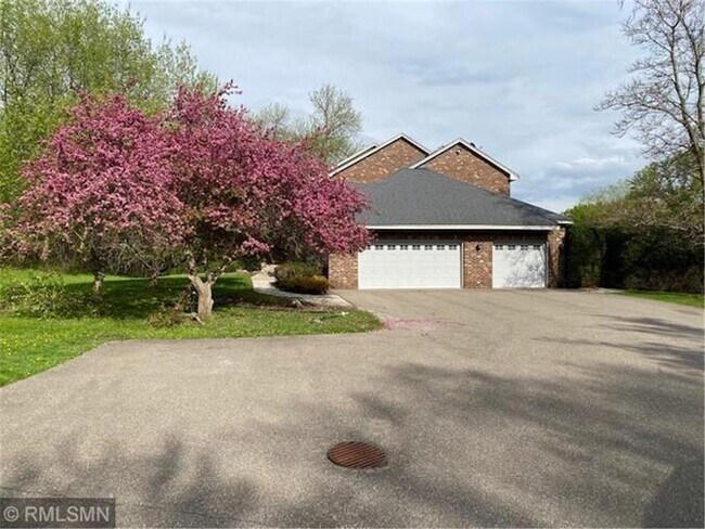 Building Photo - 17135 Beverly Dr