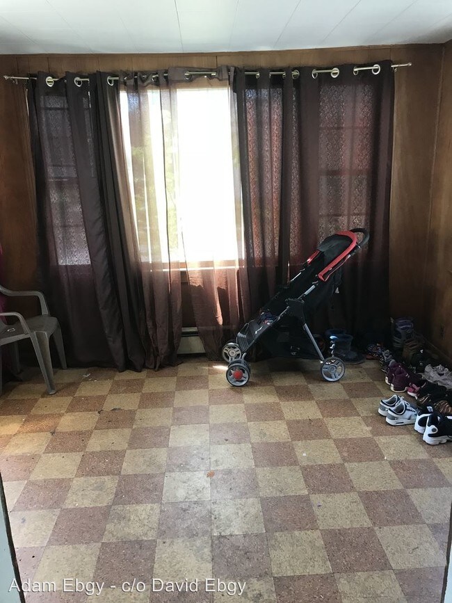 Foto del edificio - 4 br, 1 bath House - 62 Midway