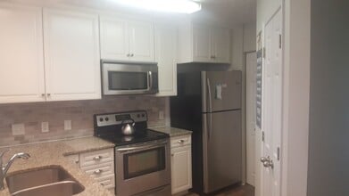 Building Photo - 573 Blue River Ct