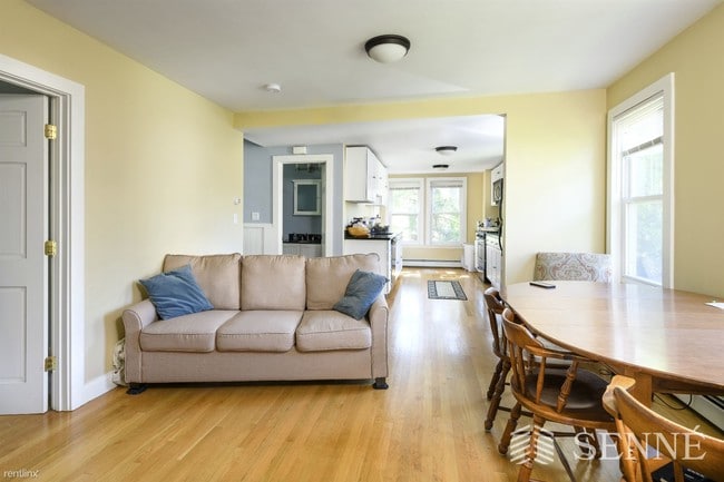Building Photo - 3 br, 1 bath  - 212 Harvard St Unit 2R