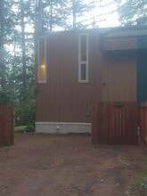 Building Photo - 22333 Overlake Loop SE