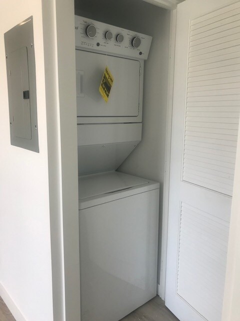 new washer and dryer in unit - 5732 Aldama St