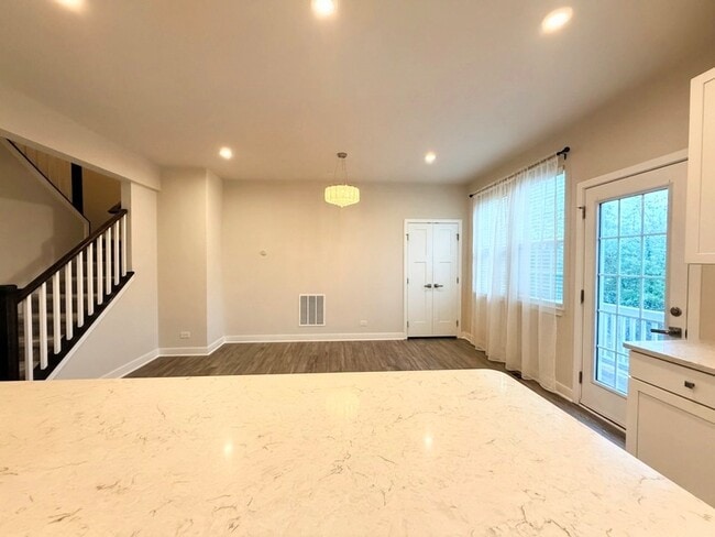 Building Photo - 772 Weller Dr