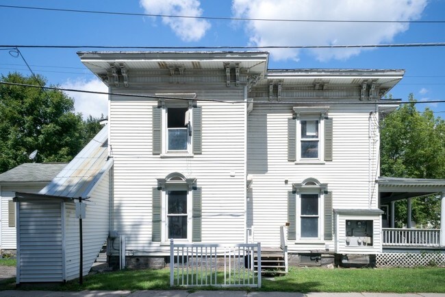 Building Photo - 23 Silver St