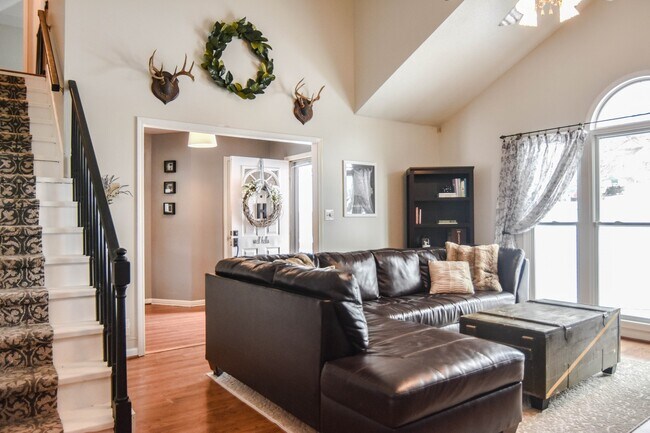 Foto del edificio - Pet Friendly Home on Half Acre Lot!