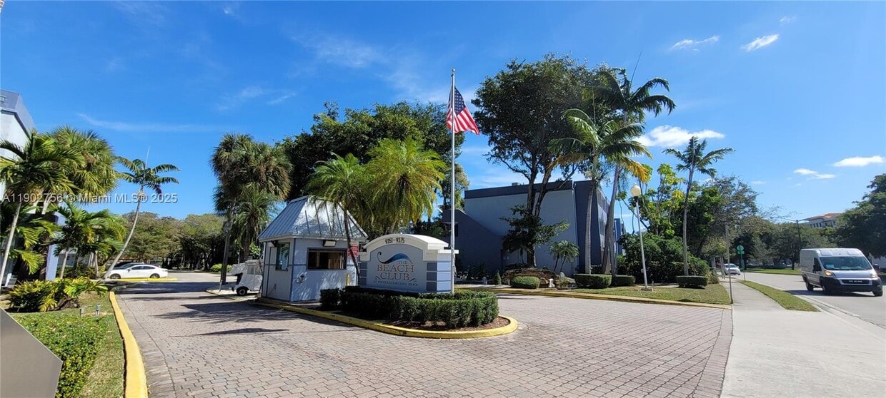 Foto principal - 9371 Fontainebleau Blvd