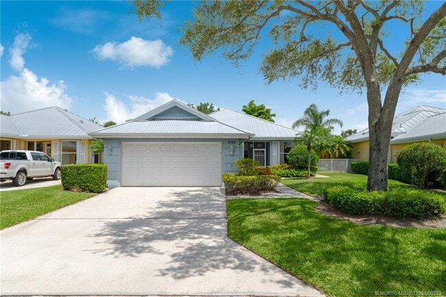Building Photo - 2102 SW Mayflower Dr