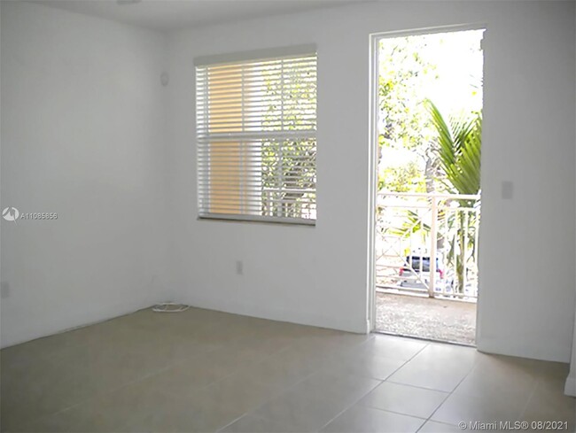 Foto del edificio - 1308 SW 3rd Ct