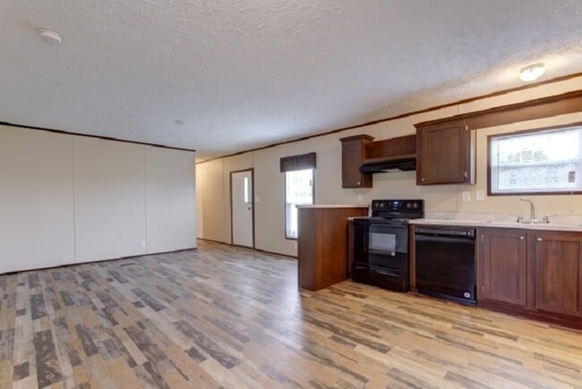 Building Photo - 152 Luart Dr
