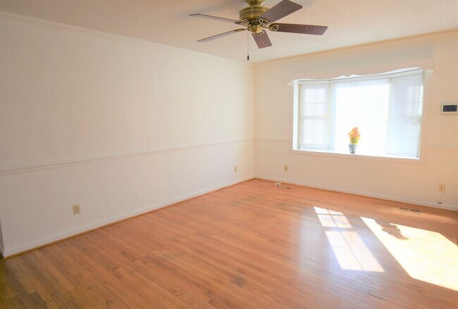 Foto del edificio - Coming Soon: 3 Bedroom, 2 Bathroom Home (N...