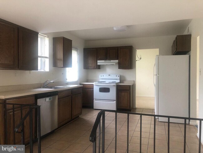 Building Photo - 17600 Shamrock Dr