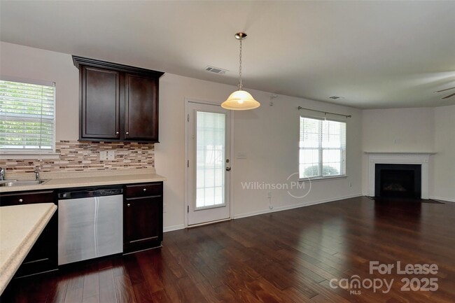 Foto del edificio - 9409 Pond Vista Court