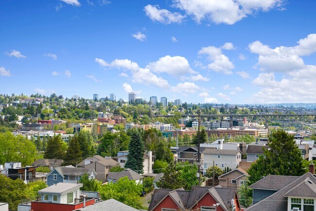 Foto del edificio - Spacious 3 bedroom townhouse with attached garage and stunning views - Queen Anne / Fremont