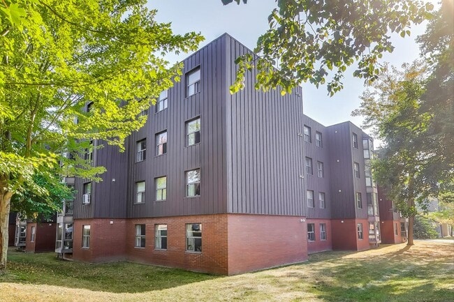 Building Photo - 10 Ajax St