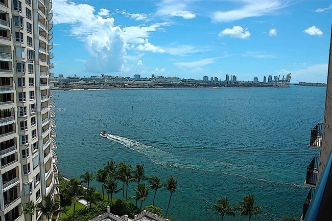 Building Photo - 540 Brickell Key Dr