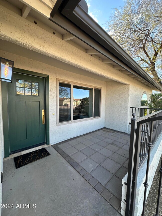 Foto del edificio - 10645 E Mercer Ln