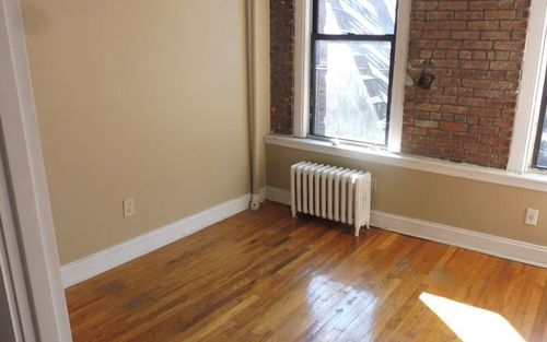 Building Photo - 130 E 3rd St