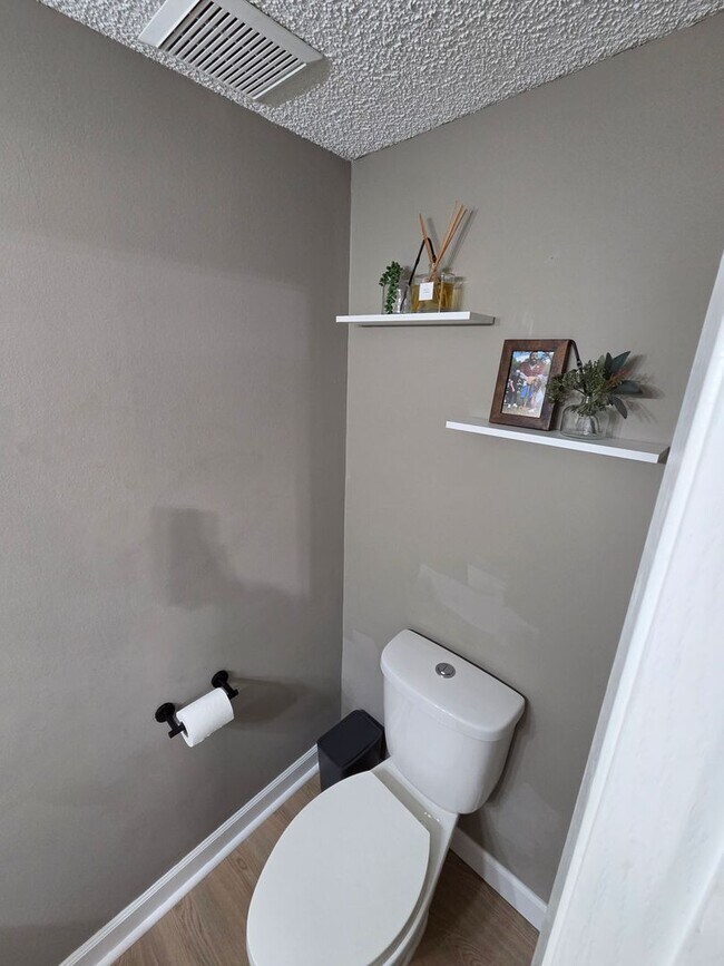 Foto del edificio - 7652 Wedgewood Ct