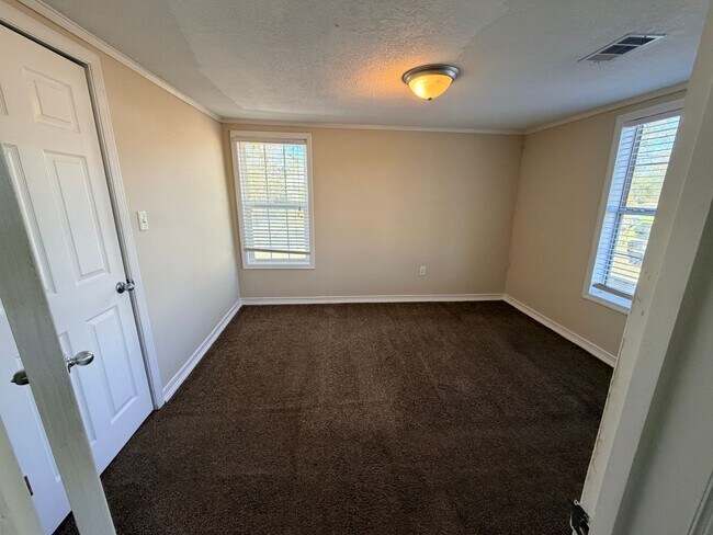 Foto del edificio - 2 Bedroom/1 Bath Home off Old Pine Rd
