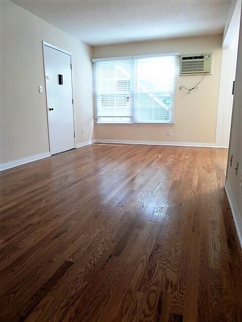 Primary Photo - 13009 Riverside Dr