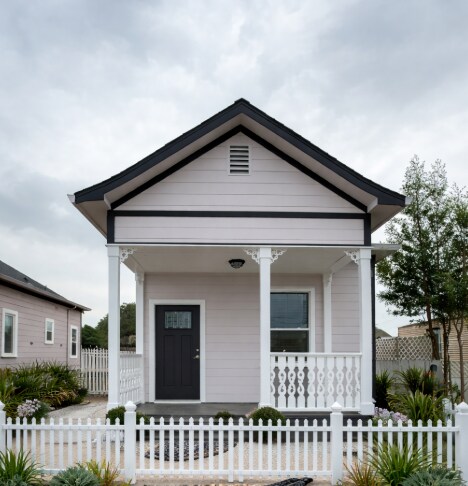 Casa unifamiliar con porche cubierto privado, zona de estar y encantadores detalles arquitectónicos. - 262 Soledad St