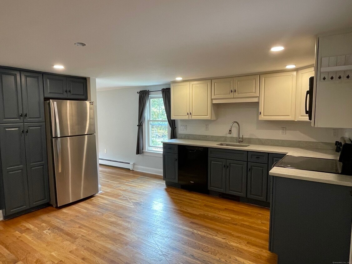 Primary Photo - 68 Maple Ave