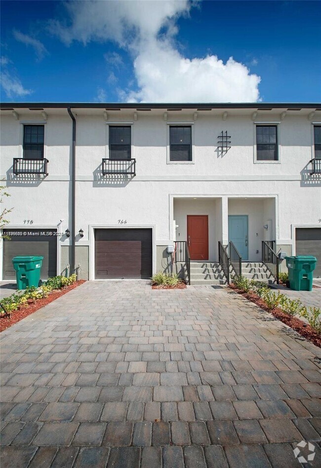 Building Photo - 766 SW 12th St