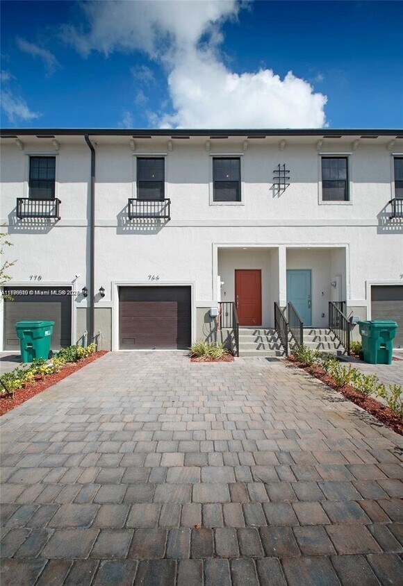 Foto principal - 766 SW 12th St