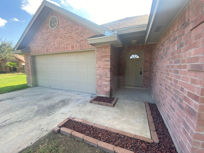 Foto del edificio - 3Bed/2Bath Home for rent Mcallen TX ( 4 mi...