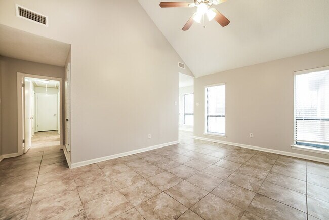 Foto del edificio - 4381 Crescent Park Dr