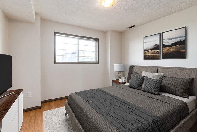 Building Photo - Pleasant Park