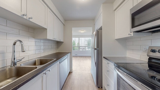 Building Photo - 560 PROUDFOOT LANE