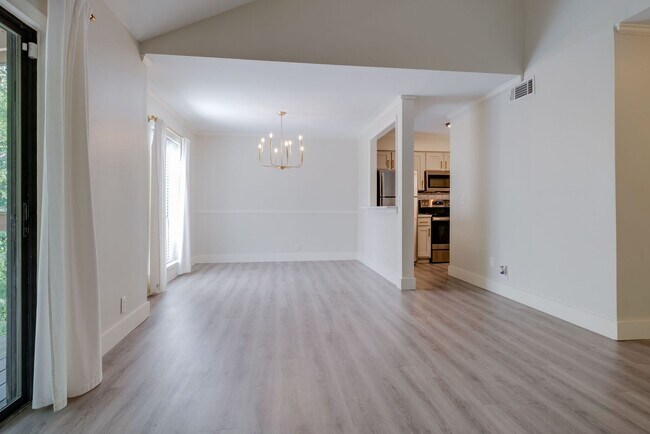 Foto del edificio - Beautifully renovated 1 bed, 1 bath Condo ...