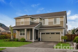 Building Photo - 884 Sigrist Dr E