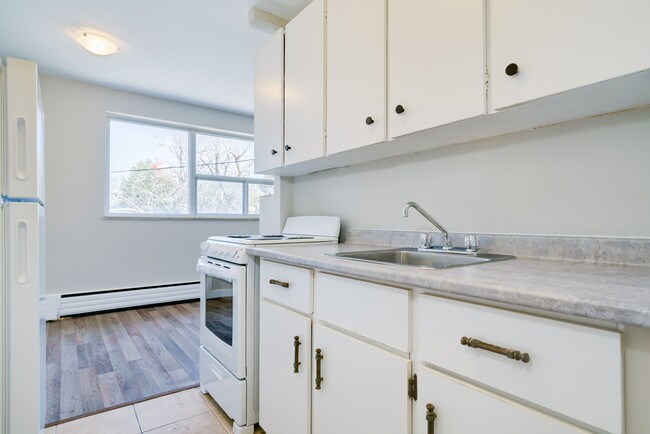 Building Photo - 1 Bed / 1 Bath in the heart of the city.