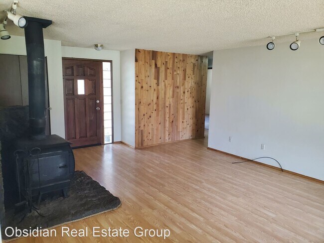 Building Photo - 3 br, 2 bath House - 61583 Admiral Way