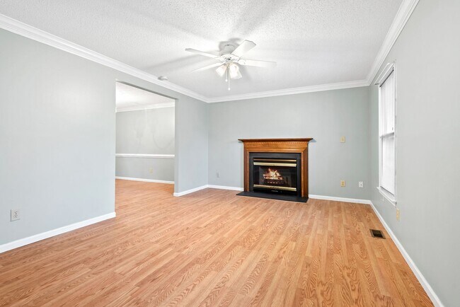 Building Photo - Upgraded Spacious 3 Bedroom, 2.5 Bath home...