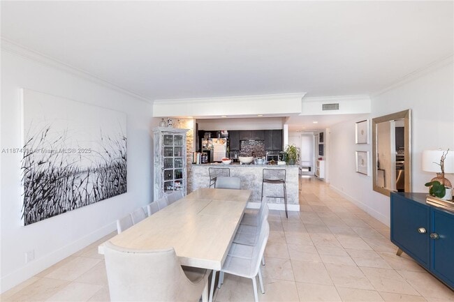 Building Photo - 121 Crandon Blvd
