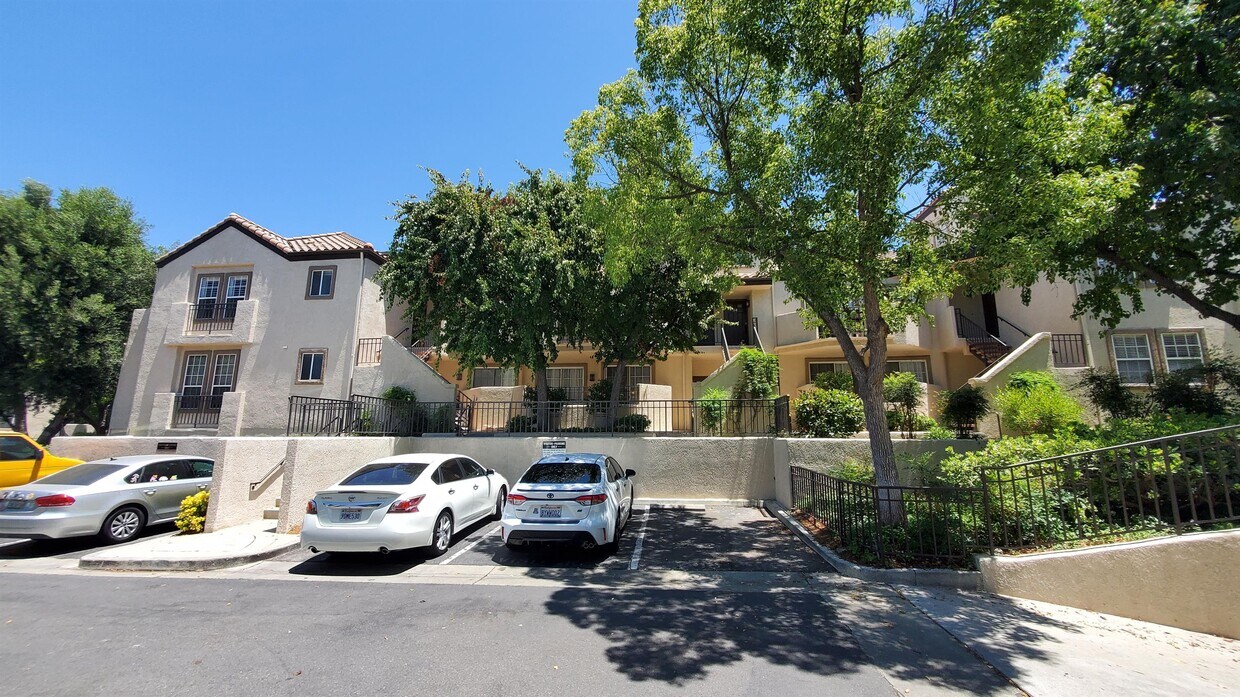 24111 Del Monte Dr., Santa Clarita, CA 91355 Townhome Rentals in