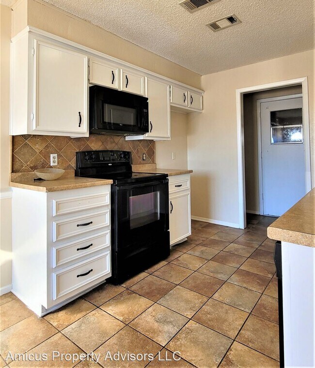 Building Photo - 3 br, 2 bath House - 5523 3rd Street