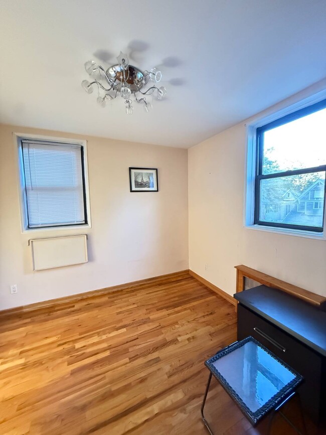 Foto del edificio - 1580 E 18th St