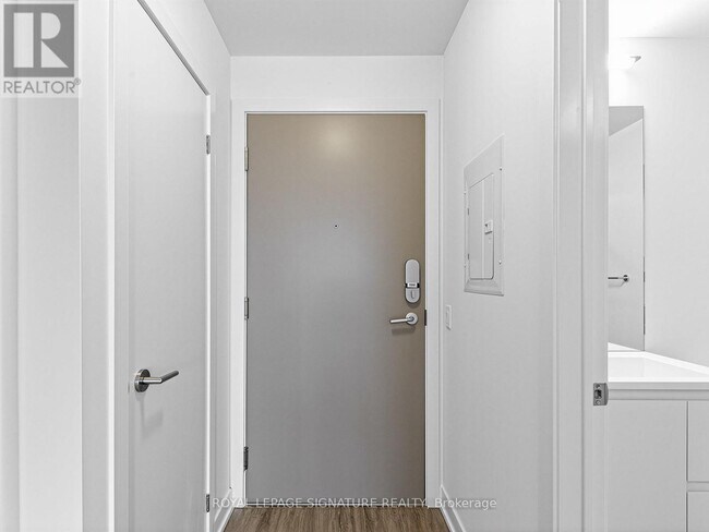 Building Photo - 5 Quarrington Ln
