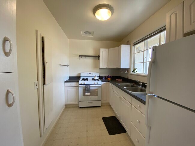 Kitchen - 1912 Haste St