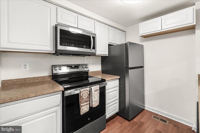 Foto del edificio - 9713 Hellingly Pl