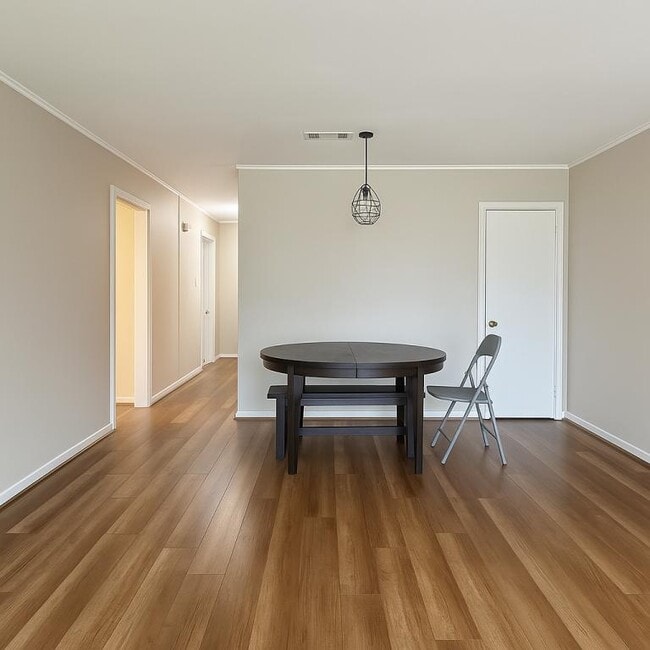 Building Photo - 141 Gahan Dr