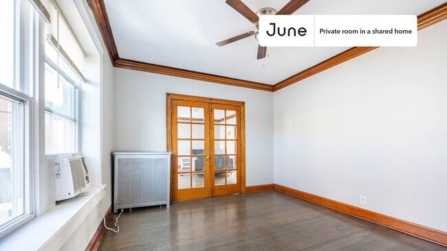 Foto del edificio - Private bedroom in 4 bed/2 bath Home