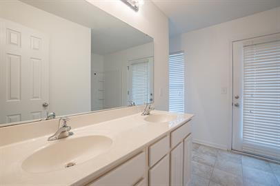 Foto del edificio - Available Immediately!