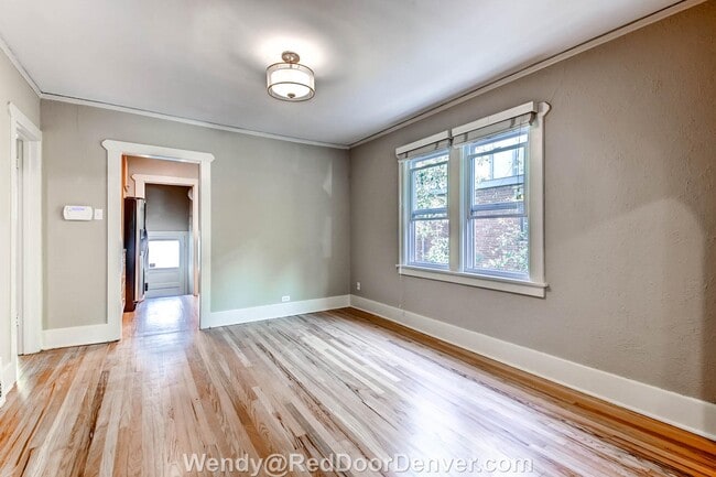 Dining room - 634 S Vine Street