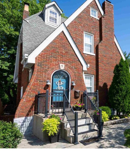 Primary Photo - 7 Charmaine Cir