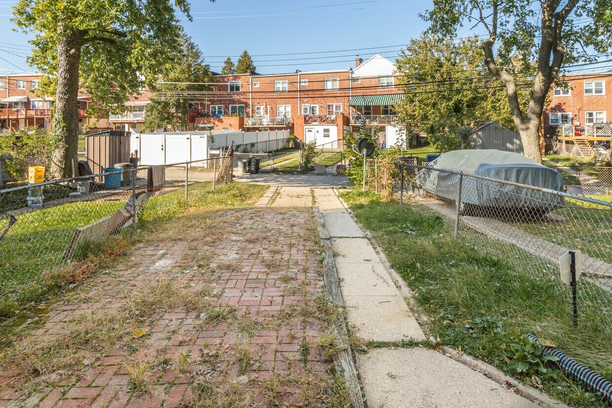 Backyard - 7840 Hillsway Ave